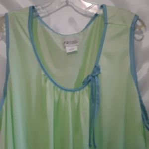 Ladie's night gown 4X sleep wear.
